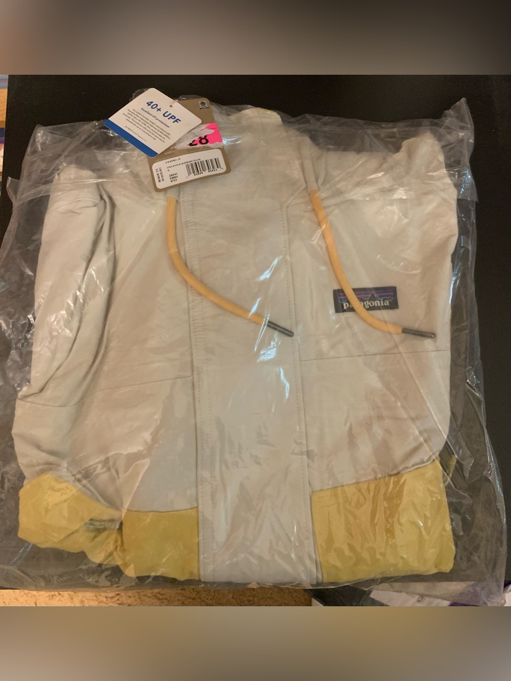 NEW Patagonia Women's Skysail Jacket - MEDIUM - White Yellow - Outerwear Outdoor